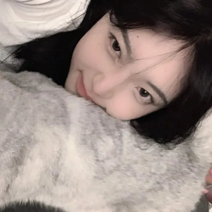 黑衣女孩